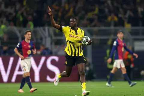 شارك في تدريبات دورتموند.. تأكد جاهزية جيراسي لمباراة بايرن ميونخ